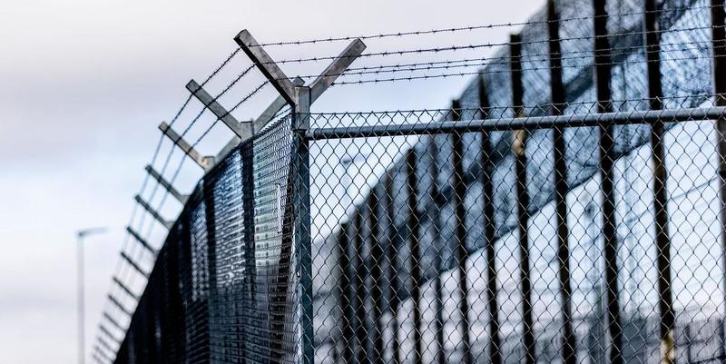 Våldtäkt i hemtjänsten borde omedelbart leda till utvisning