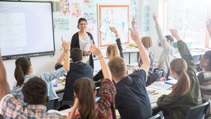 L’elogio dell’intervallo e il ruolo centrale della scuola ai tempi dello smartphone