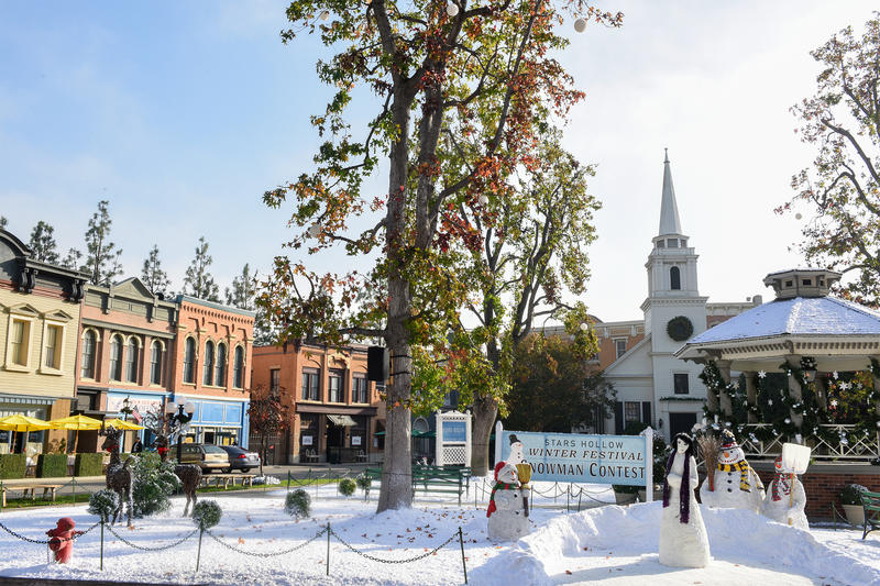 Why these fans are waiting hours for a cup of coffee in LA