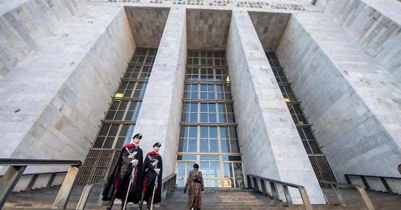 La polemica della Camera Penale di Milano dopo la nota dell'ufficio Gip che «ammetteva» implicitamente l'esistenza di quella «prassi distorsiva»