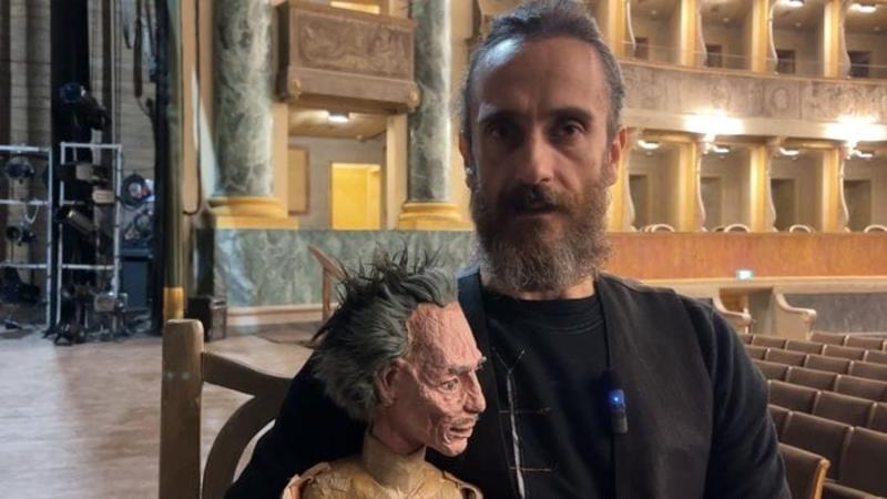 Luca Saccoia in scena con un «Natale in casa Cupiello» intimo e contemporaneo