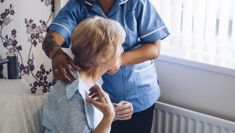 Mangler folk – men betaler millioner for at ansatte skal ha fri