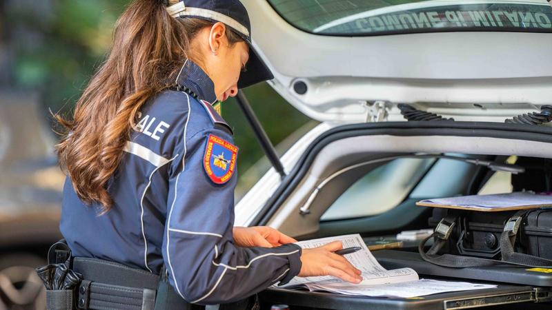Milano, quelle multe mai recapitate. “Noi, costrette a pagare cifre salate. Il Comune deve cambiare sistema”