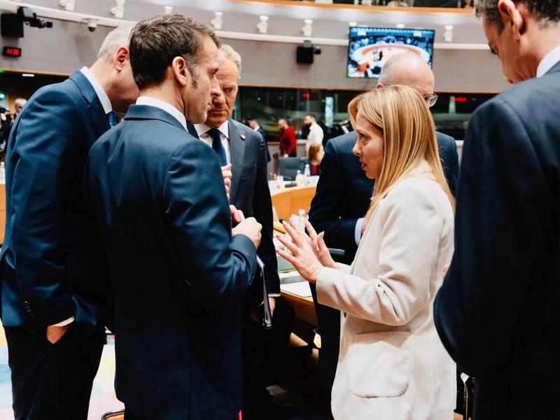 Cade un tabù: debito per armi