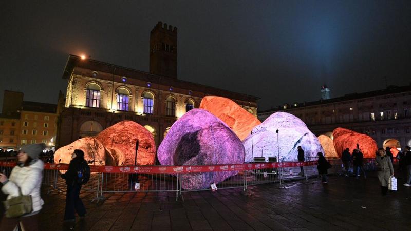 Megaliti in piazza Maggiore, il rebus degli eventi