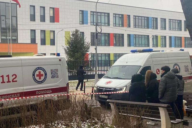 «Боятся хромого деда»: родители Успенской школы, где произошла трагедия, рассказали что происходит с детьми