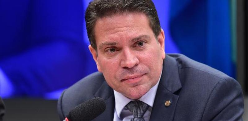 Ramagem chama Motta de covarde, mas foi ele quem fugiu