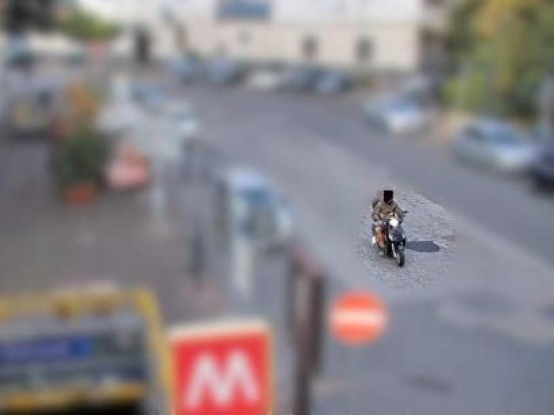 Vomero, strappa il telefonino a una donna: messo ai domiciliari il ladro svelato dai video