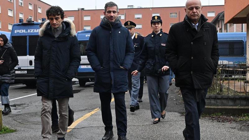 Polizia, nuovo scontro tra Fdi e Pd. Bignami e Lisei in visita agli agenti. I dem vanno all’attacco del governo