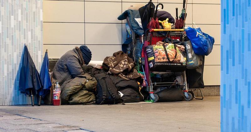 Beskućnik učinio nešto što će vam dirnuti srce: Mjesecima je skupljao boce da bi došao do novca, ali ne za sebe