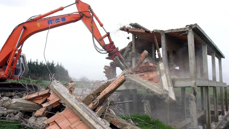 Rispunta il condono del 2003, manovra nel caos. Poi il dietrofront della maggioranza /