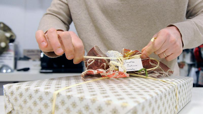 Che fine fanno i regali di Natale indesiderati: ogni anno sono circa 30 milioni