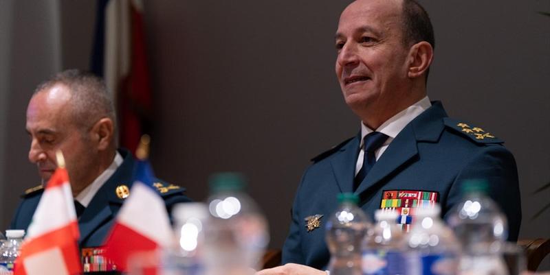 مؤتمر باريس تجديد الثقة بدور الجيش لنزع السلاح