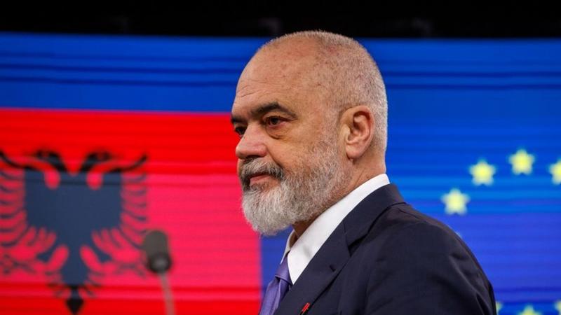 (VIDEO) Sukobi sa policijom ispred sedišta vlade u Tirani: Traže ostavku Edija Rame