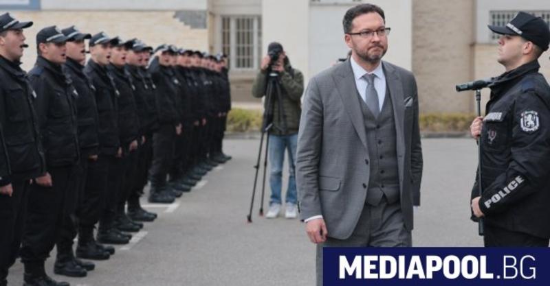 Министърът на спокойствието и скандалите