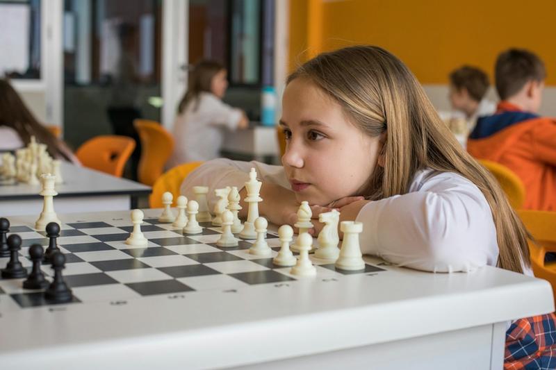 Jouer aux échecs, un atout pour la réussite scolaire ?