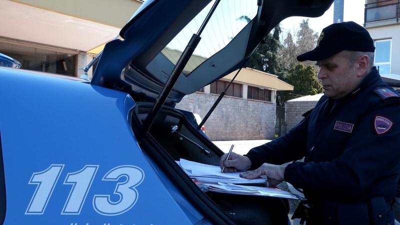 Vigevano, pestaggio in dodici contro uno: identificati i violenti del branco