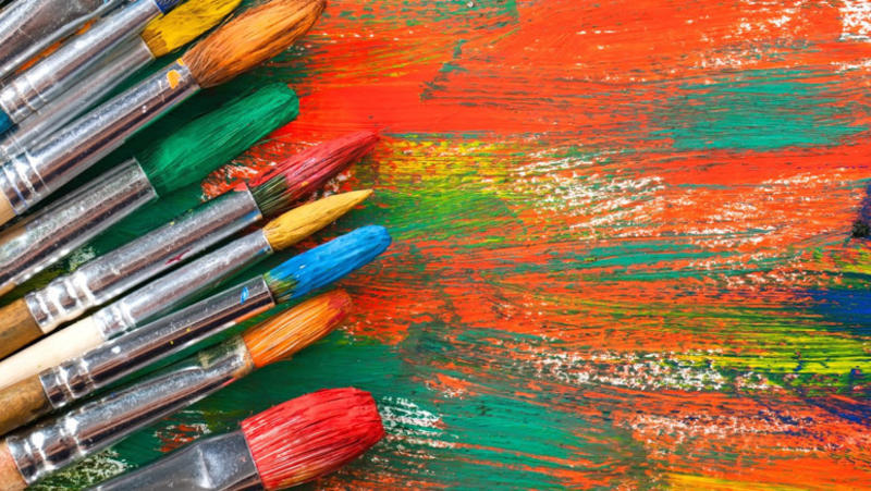 Sanatçı insanlık için vazgeçilmez bir değerdir