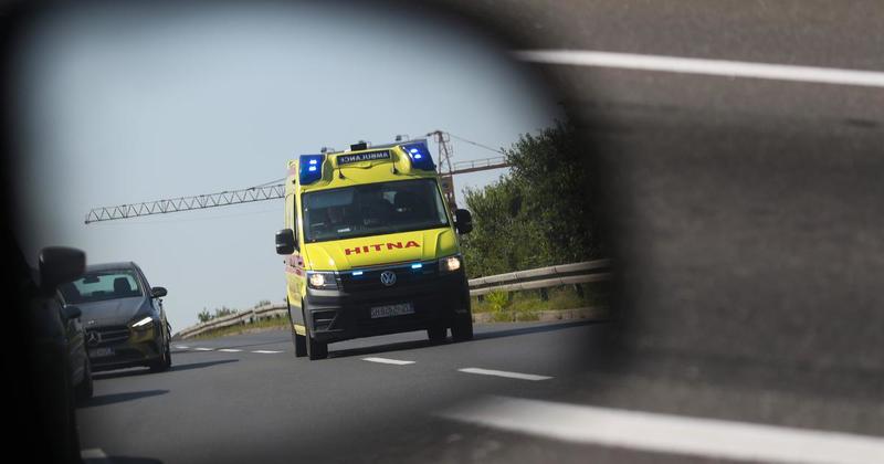 Strašna prometna nesreća u Kutini: Poginula dva mlada vozača, treći automobil odbačen u kanal Strašna prometna nesreća u Kutini: Poginula dva mlada vozača, treći automobil odbačen u kanal