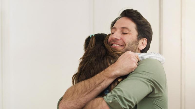 Portata di nascosto dalla mamma in Costa Rica: torna in Italia e viene riaffidata al papà dopo 3 anni di angoscia e speranza