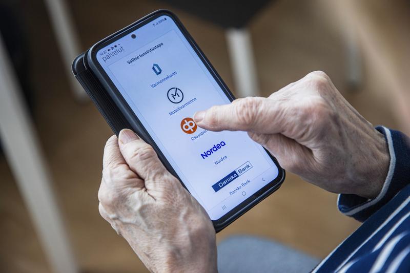 Politiikka | Lukijalta: Mahdollisuus käyttää digipalveluita on perusoikeus, ei etuoikeus