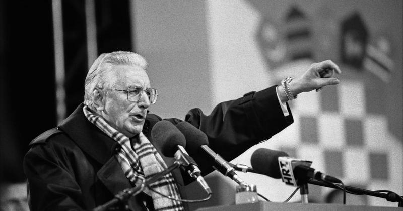 Tuđmana je zaokupljalo početno polje grba, a onda je rekao: 'Neka bude crveno' Tuđmana je zaokupljalo početno polje grba, a onda je rekao: 'Neka bude crveno'