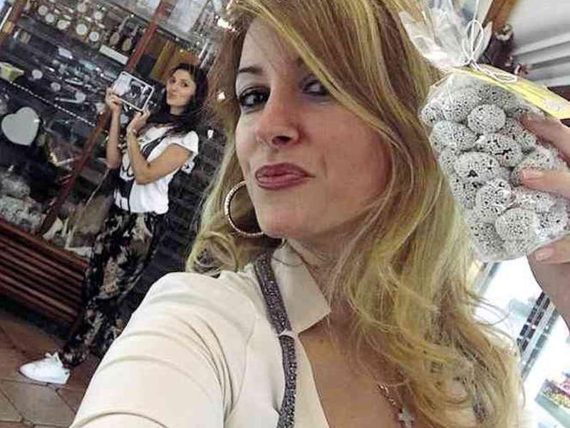 Anna Tagliaferri, uccisa dal compagno (poi suicida): gli studi in Economia, i viaggi, la pasticceria di famiglia