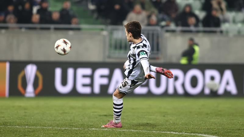 Αγόρι, Μπλεκ και Έρικ Καστέλ μαζί…