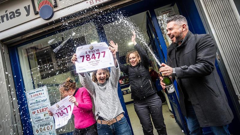 Lorena Espinosa, propietaria de la administración de Badalona que ha repartido dos millones de la Lotería de Navidad 2025: Lorena Espinosa, propietaria de la administración de Badalona que ha repartido dos millones de la Lotería de Navidad 2025: