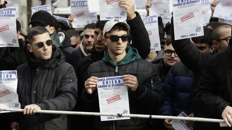 Â«Causa appartenenza chiedo cambio di residenzaÂ»: gli ultrÃ  del Napoli protestano contro i divieti di trasferta