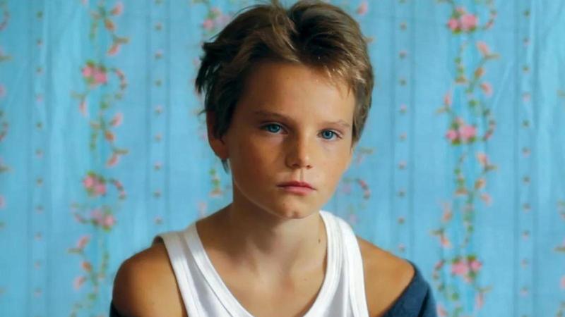 Il 13enne nato femmina e ora maschio per legge: dal rifiuto della gonna a giochi, scuola e sport, le tappe della transizione. 