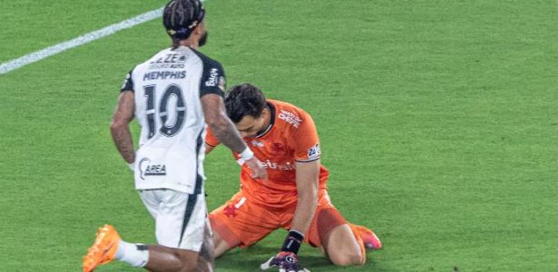 Desafiando a lógica, Corinthians termina o ano como começou