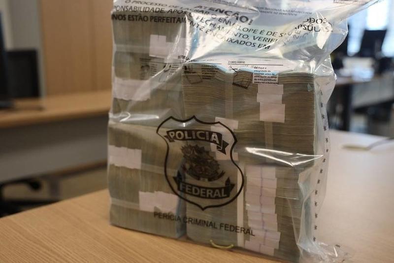 Fotografias e outros males rendem prejuízo à direita