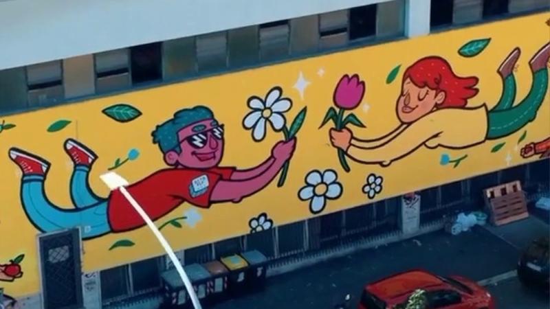 Il murale anti smog dedicato al cibo di Octoflyart sulla facciata del Mercato Ostiense