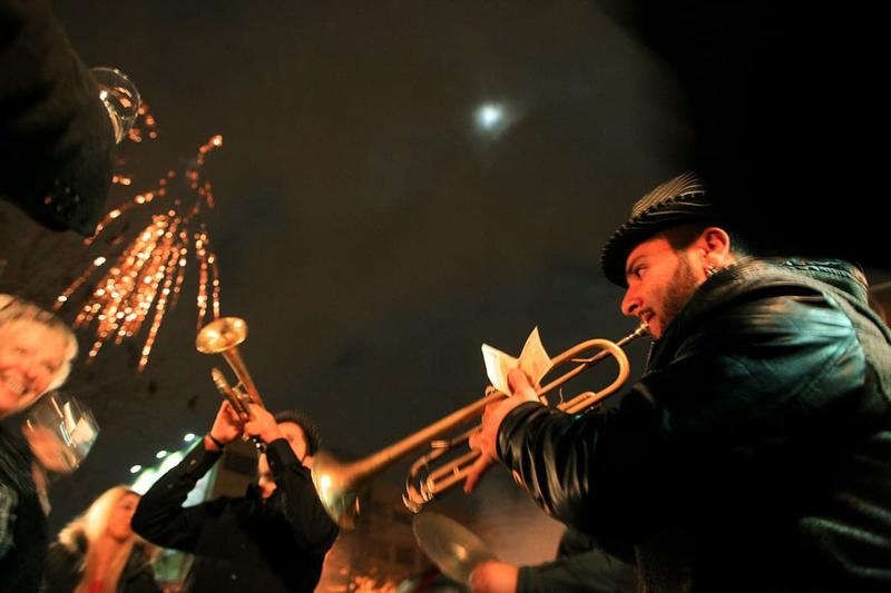 (POGLED) Trubači, nein danke? Aleluja, zdaj bodo samo petarde pokale