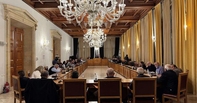 Άναψαν τα… λαμπάκια για τον χριστουγεννιάτικο στολισμό στο Ηράκλειο!