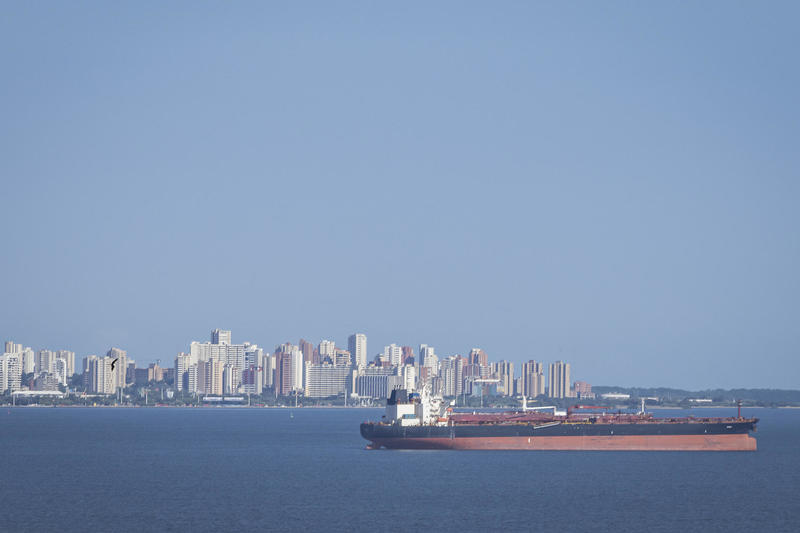 China acusa a EEUU de «violar el derecho internacional» por la incautación de petroleros