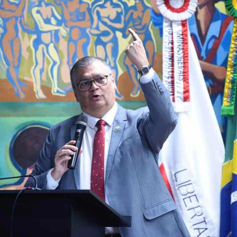 De olho nas emendas parlamentares, Flávio Dino vira 