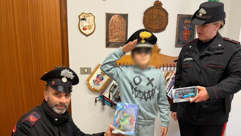 Mugnano, a 11 anni esce di casa e vende libri per strada: Â«Volevo fare un regalo alla mia sorellinaÂ»