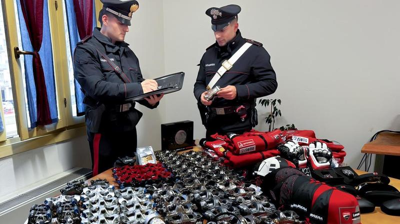 Ducati, maxi furto di pezzi di ricambio. Bottino di 200mila euro: denunciato