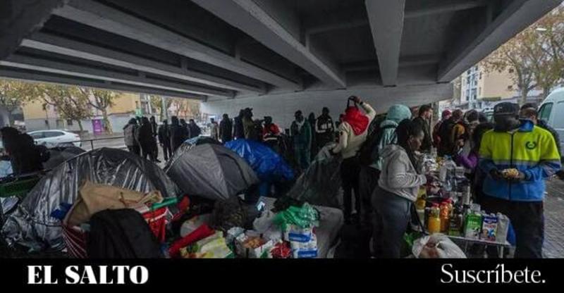 El B9, entre la chatarra y los golpes de porra