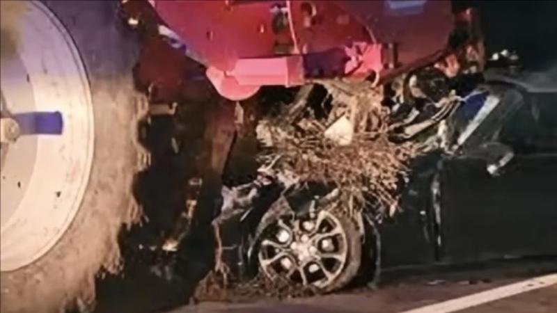 Salerno, rimase incastrato con l'auto sotto ad un trattore: morto un 64enne