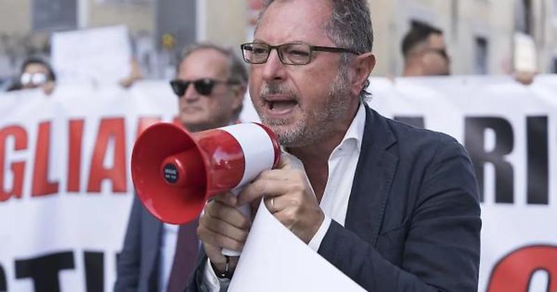 «È venuto meno al suo mandato parlamentare», dice l’Unione Camere penali dopo gli attacchi del deputato di Avs ai legali “di camorra”