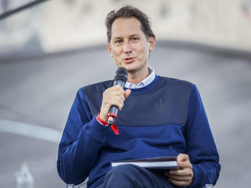 La vera sfida dell'impresa: fare affari, non politica