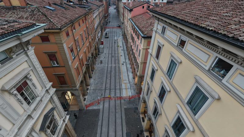 Via Indipendenza riaperta dopo i lavori del tram, il sindaco: “Un altro passo importante per questa opera e per Bologna”