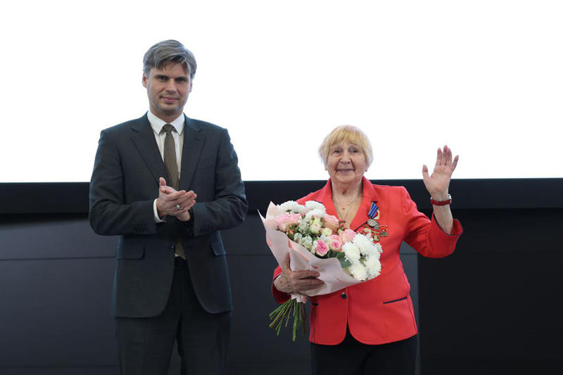 Испытателю скафандра для первой женщины-космонавта вручили медаль Гагарина в Центре им. Терешковой