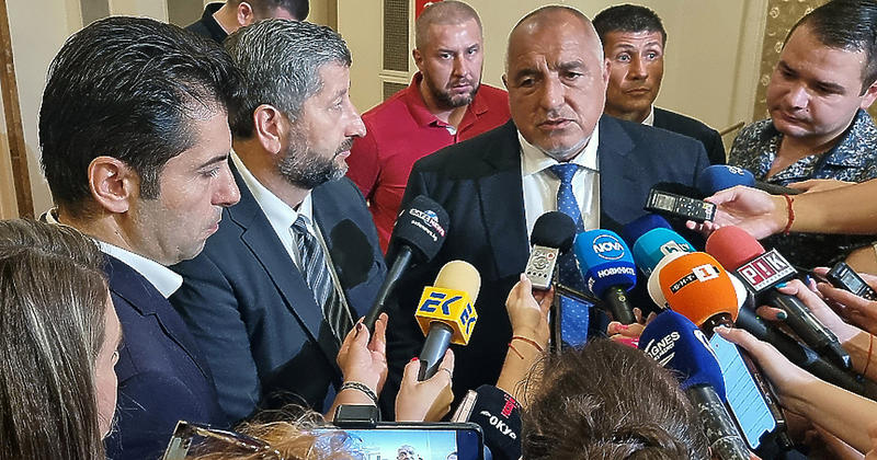 Демокрация на тъмно*