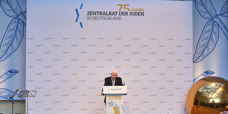 Studie: Deutsche vertrauen Zentralrat der Juden signifikant mehr als der christlichen Kirche und dem Islam