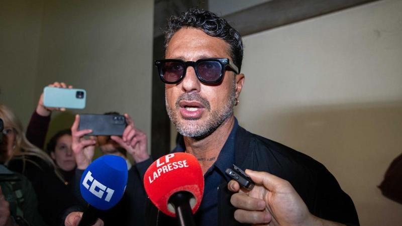 Fabrizio Corona in Tribunale: “Oltre cento testimonianze su Signorini, se gli sequestrano il telefono trovano Sodoma e Gomorra”