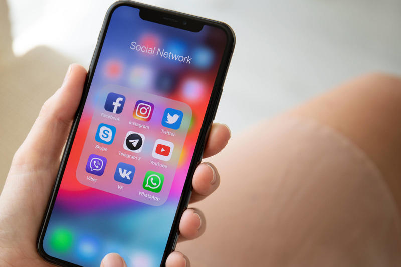 O imbecil coletivo digital